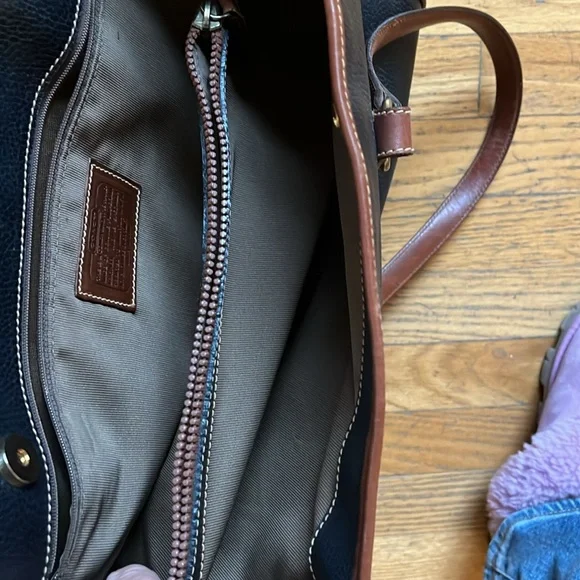 Vintage Coach! Black shoulder case. All the pockets. - Picture 6 of 7